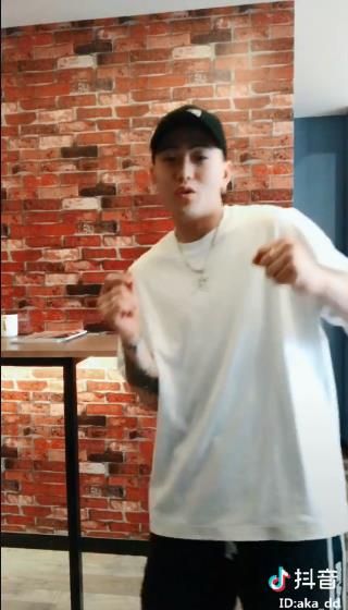 抖音大笑江湖舞蹈视频教程-抖音大笑江湖舞蹈视频教程免费版下载v21.0.0