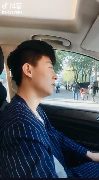 抖音乌拉拉谁好看的梗手机版-抖音乌拉拉谁好看的梗免费下载v21.0.0