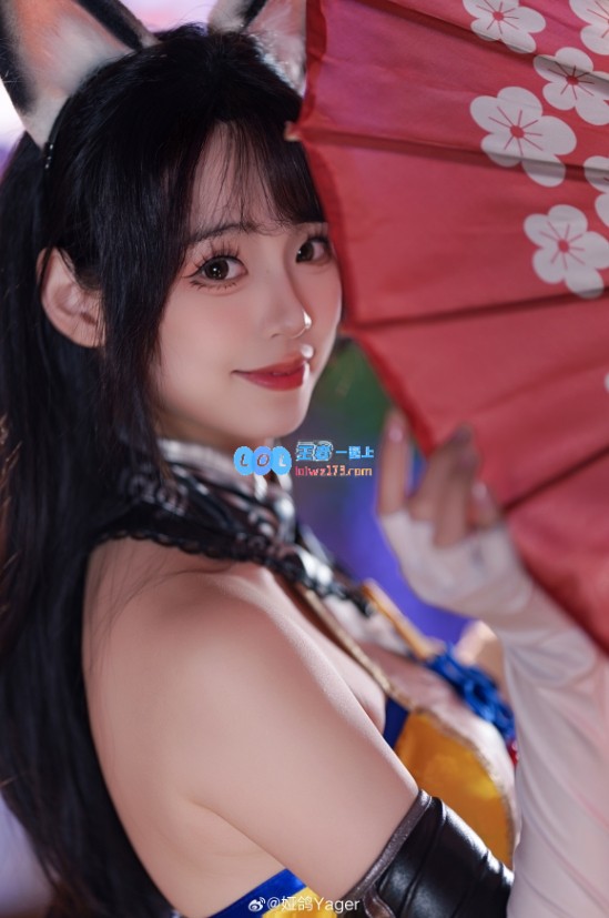 猫耳搭配黑丝！性感妩媚的胡桃COS女主持，完美展现魅力与风格