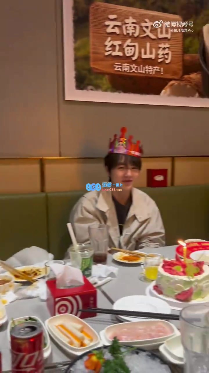 EDG全队齐聚海底捞为Ahn庆祝生日，厂长亲临现场引发期待官宣